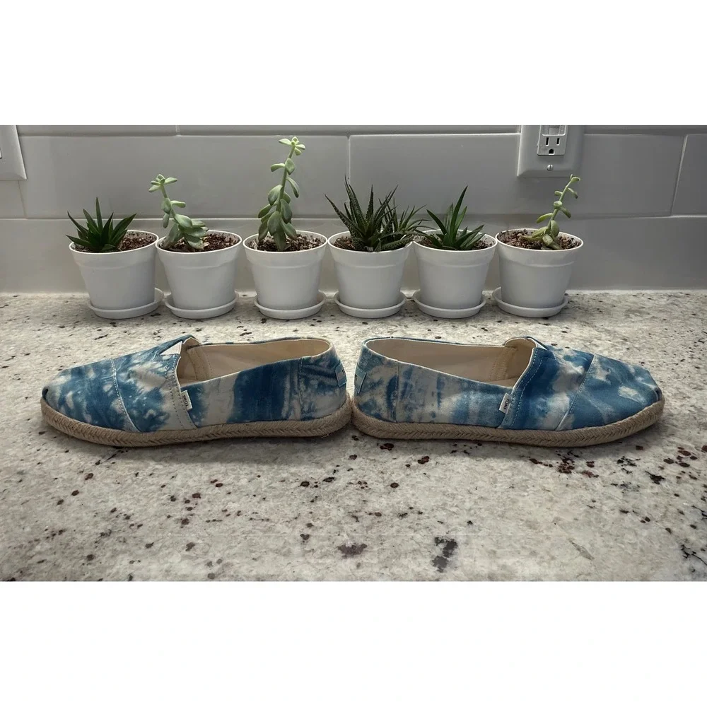 TOMS Tie Dye Espadrille Flats Blue White‎ W7.5